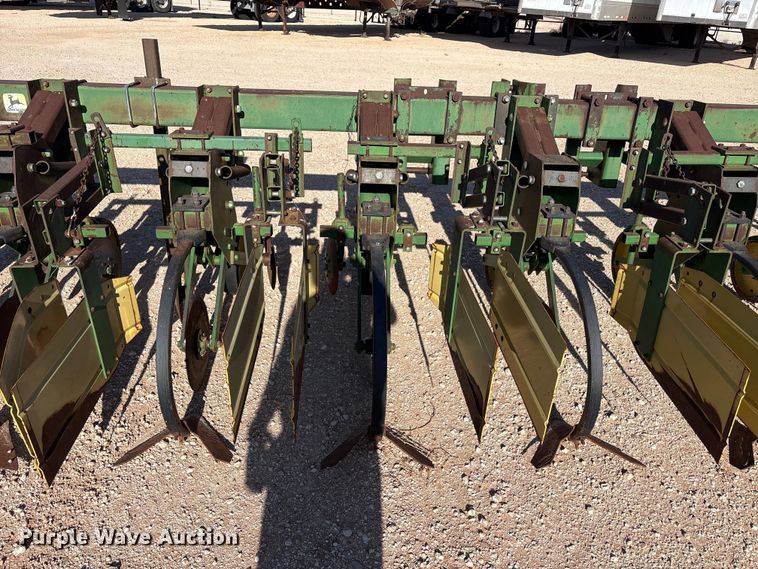 image for item FC2269 John Deere 885 row crop cultivator