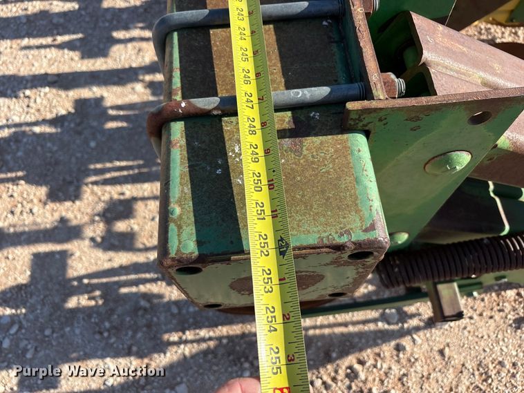 image for item FC2269 John Deere 885 row crop cultivator