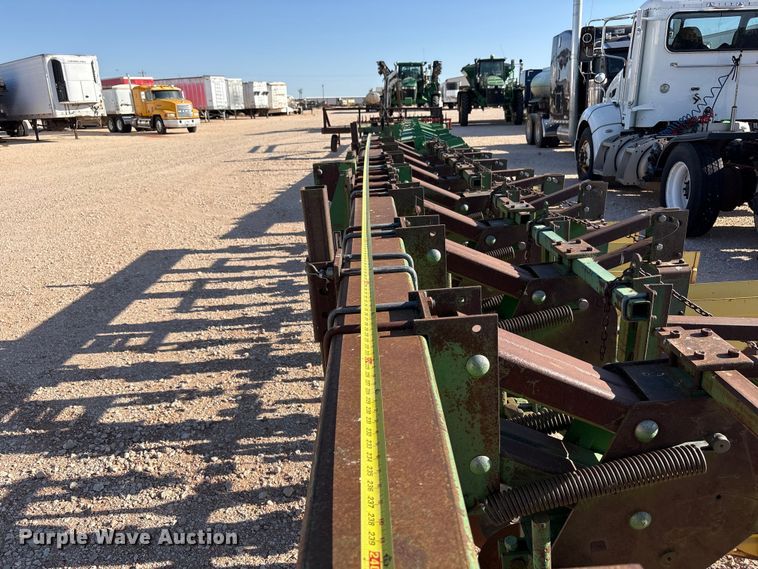 image for item FC2269 John Deere 885 row crop cultivator