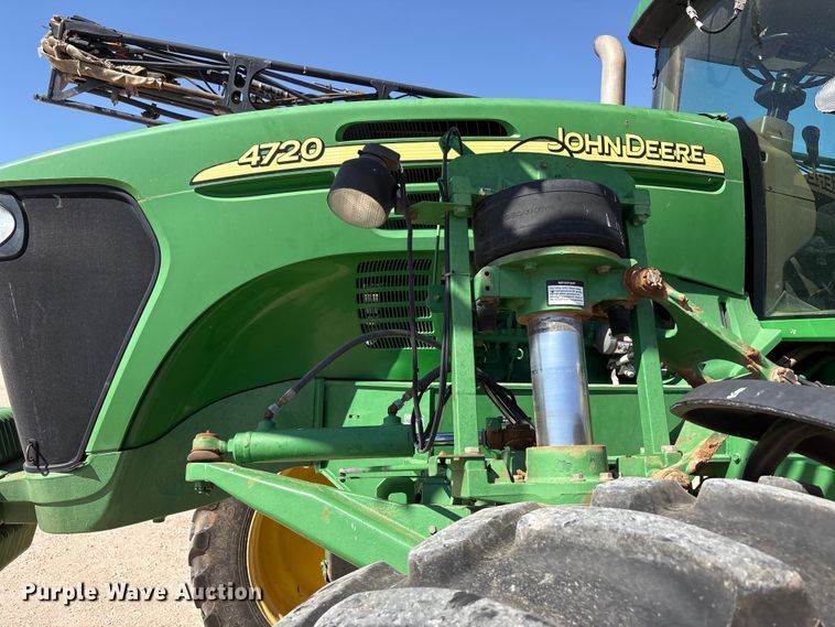 image for item FC2274 2006 John Deere 4720 sprayer