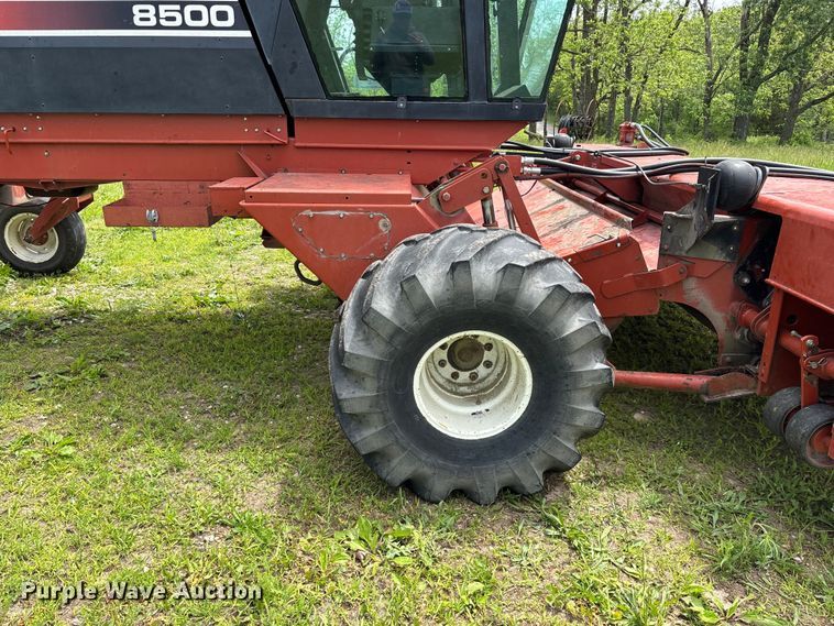 image for item FG0346 Hesston 8500 swather / windrower