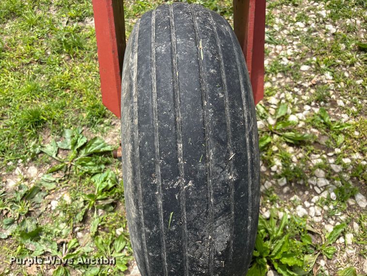 image for item FG0346 Hesston 8500 swather / windrower
