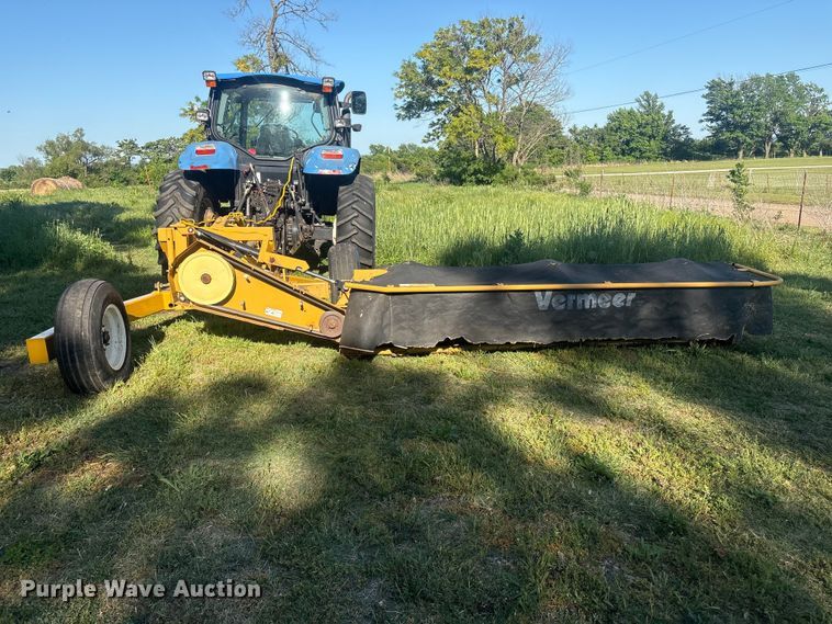 image for item FI0182 2002 Vermeer M7030 disc mower