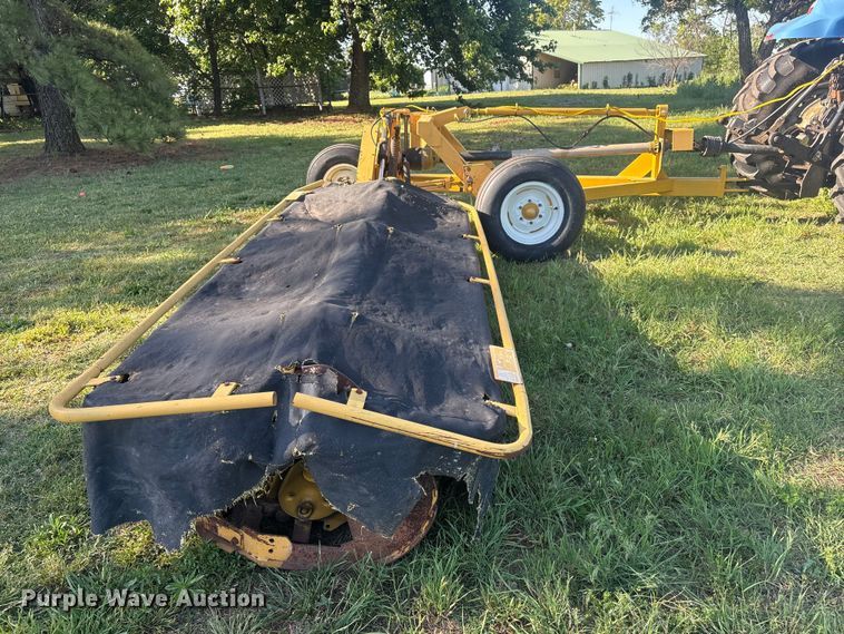 image for item FI0182 2002 Vermeer M7030 disc mower