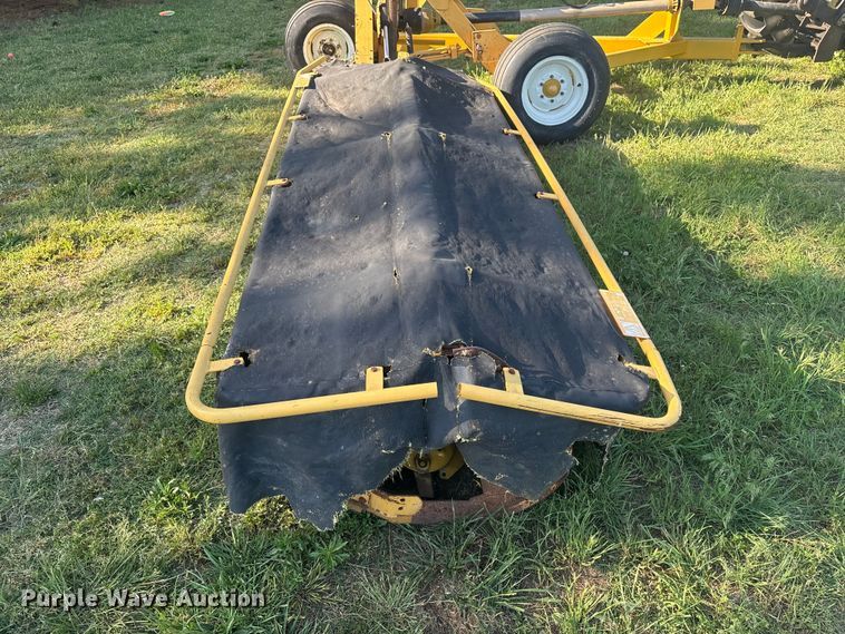 image for item FI0182 2002 Vermeer M7030 disc mower