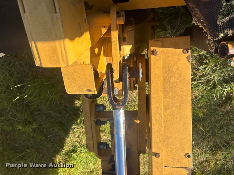 image for item FI0182 2002 Vermeer M7030 disc mower
