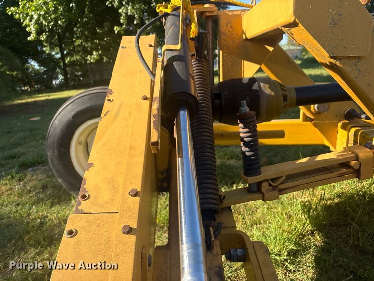 image for item FI0182 2002 Vermeer M7030 disc mower