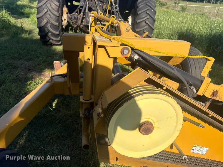 image for item FI0182 2002 Vermeer M7030 disc mower