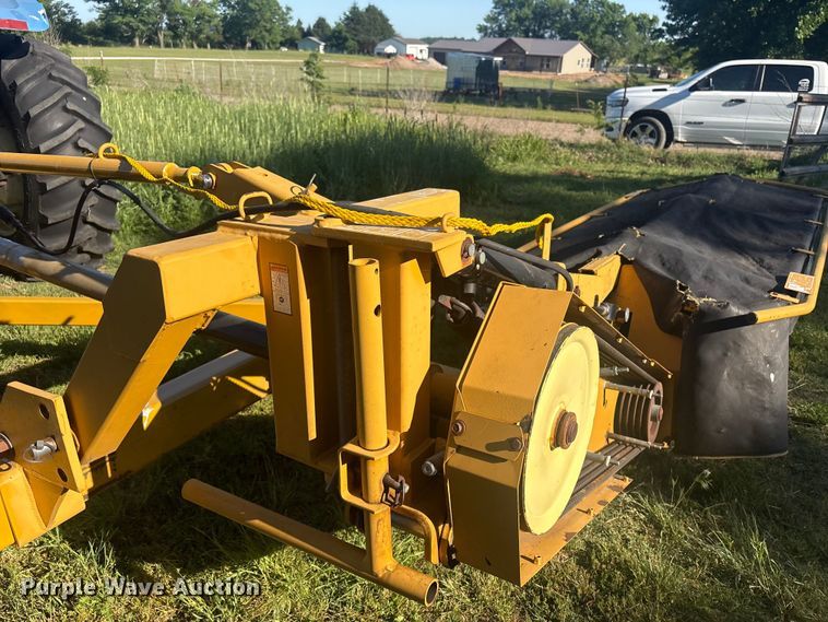 image for item FI0182 2002 Vermeer M7030 disc mower