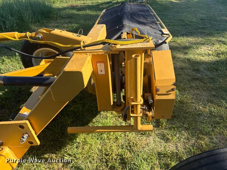 image for item FI0182 2002 Vermeer M7030 disc mower