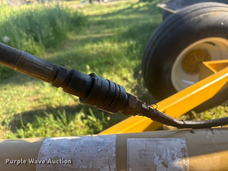image for item FI0182 2002 Vermeer M7030 disc mower