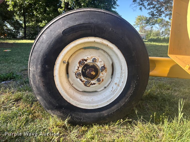 image for item FI0182 2002 Vermeer M7030 disc mower