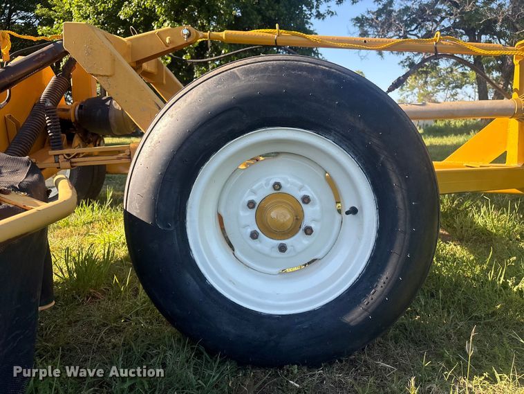 image for item FI0182 2002 Vermeer M7030 disc mower