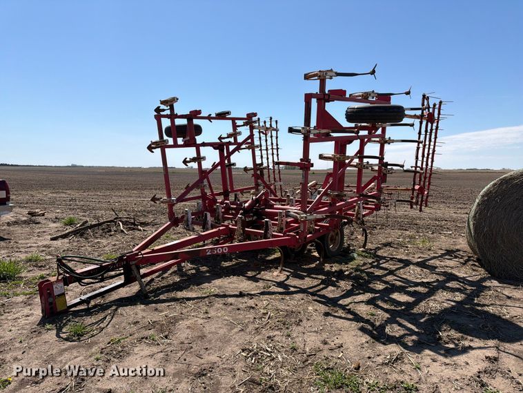 image for item FK0169 Wil-Rich 2500 field cultivator