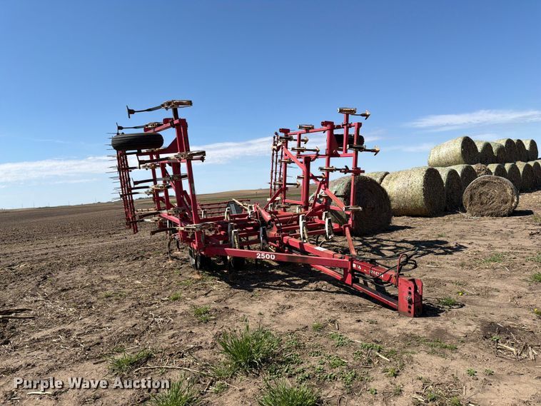 image for item FK0169 Wil-Rich 2500 field cultivator