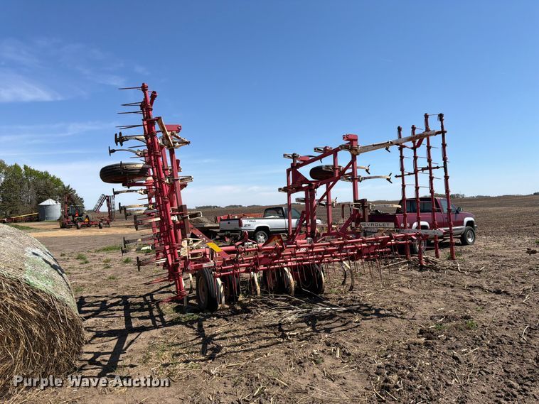 image for item FK0169 Wil-Rich 2500 field cultivator