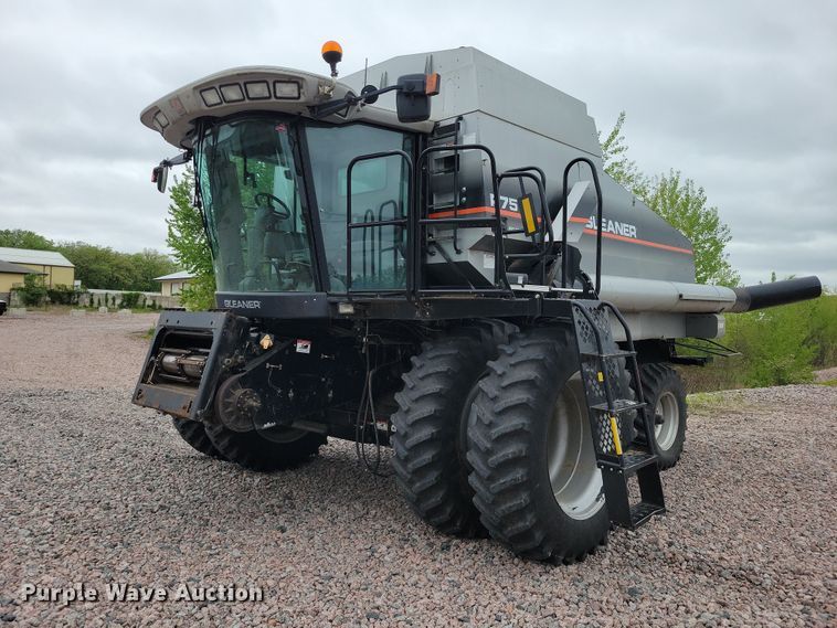 image for item YA3524 2006 Gleaner R75 combine