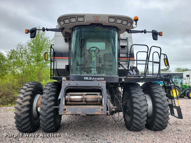 image for item YA3524 2006 Gleaner R75 combine