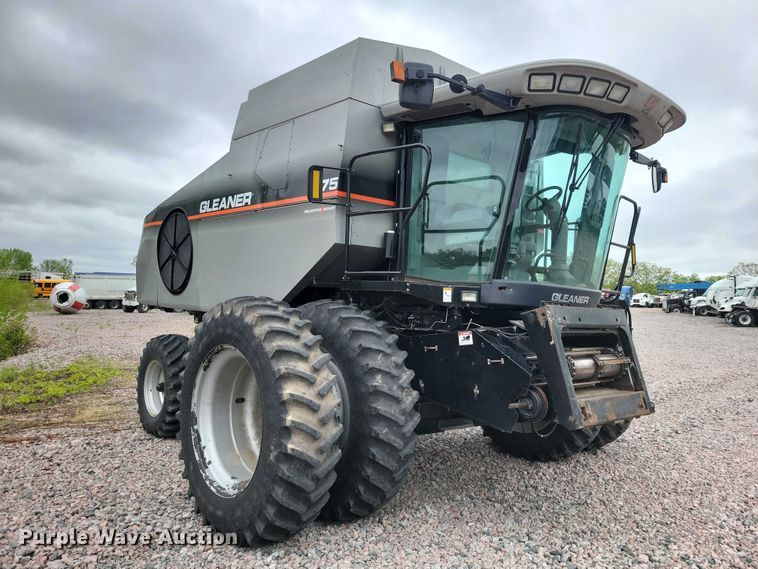image for item YA3524 2006 Gleaner R75 combine