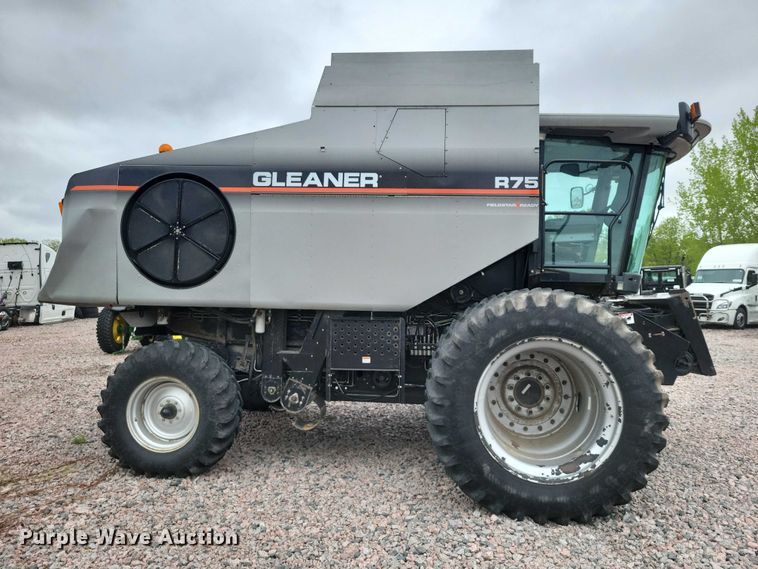 image for item YA3524 2006 Gleaner R75 combine