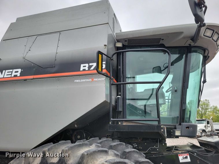 image for item YA3524 2006 Gleaner R75 combine