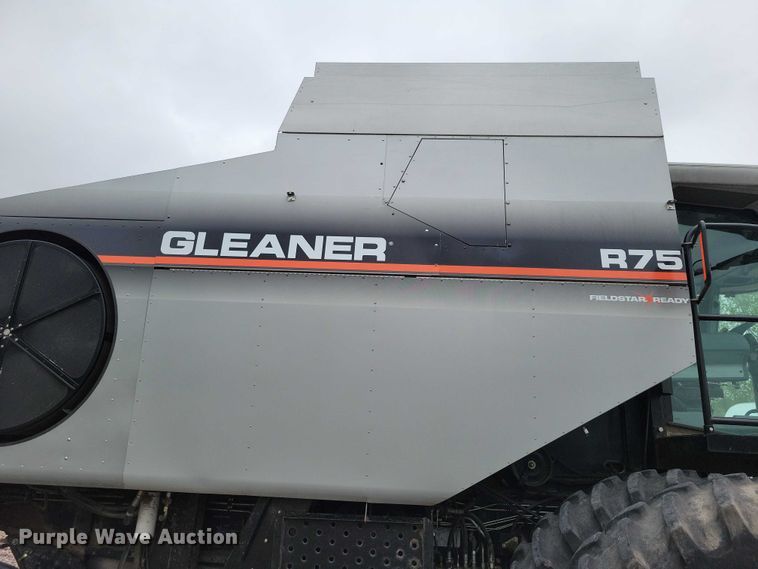 image for item YA3524 2006 Gleaner R75 combine