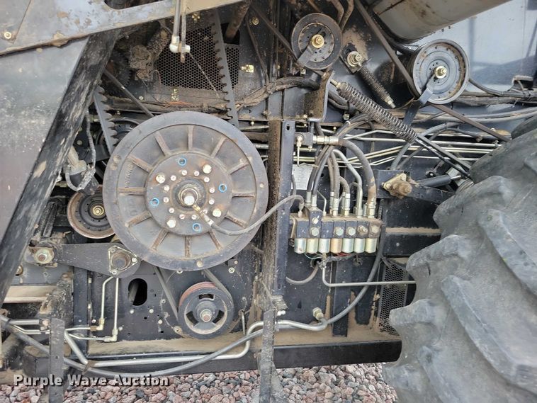 image for item YA3524 2006 Gleaner R75 combine