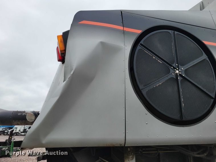 image for item YA3524 2006 Gleaner R75 combine