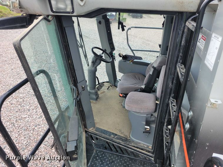 image for item YA3524 2006 Gleaner R75 combine