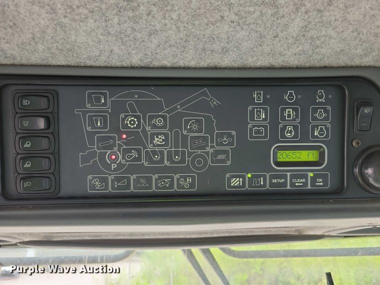 image for item YA3524 2006 Gleaner R75 combine