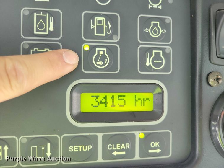 image for item YA3524 2006 Gleaner R75 combine