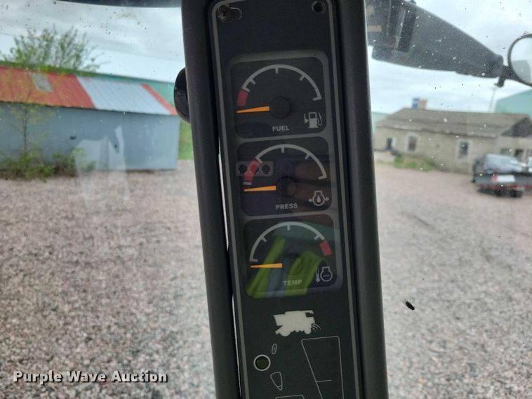 image for item YA3524 2006 Gleaner R75 combine