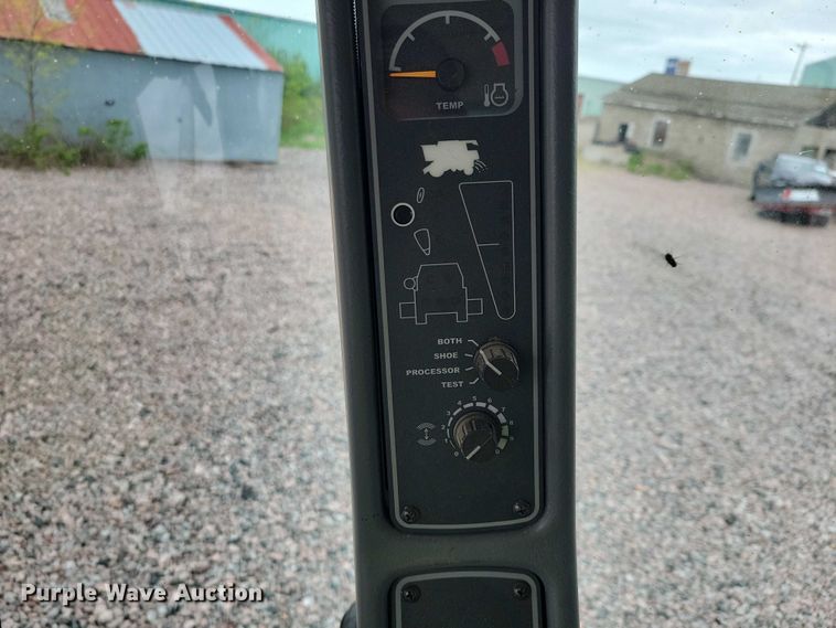 image for item YA3524 2006 Gleaner R75 combine