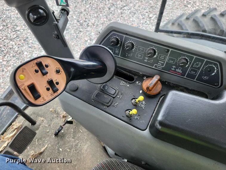 image for item YA3524 2006 Gleaner R75 combine