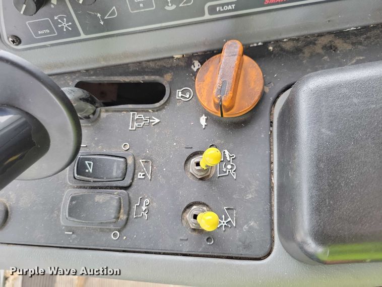 image for item YA3524 2006 Gleaner R75 combine