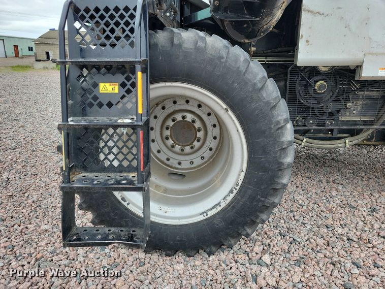 image for item YA3524 2006 Gleaner R75 combine