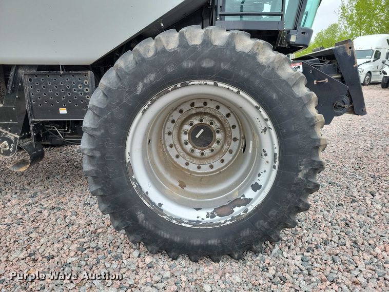 image for item YA3524 2006 Gleaner R75 combine