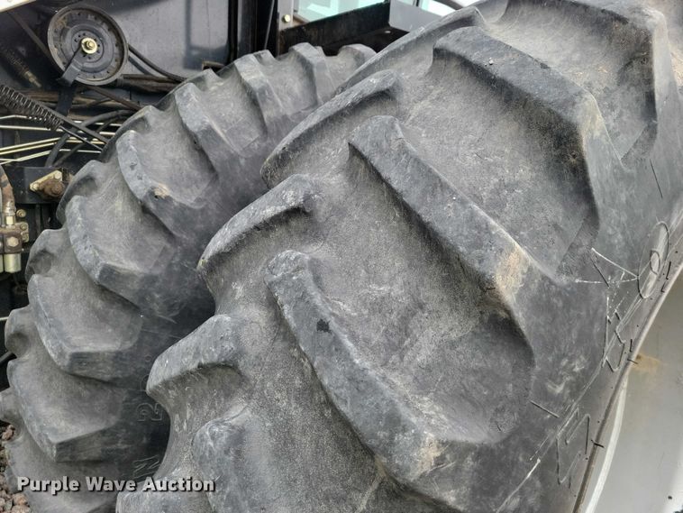 image for item YA3524 2006 Gleaner R75 combine