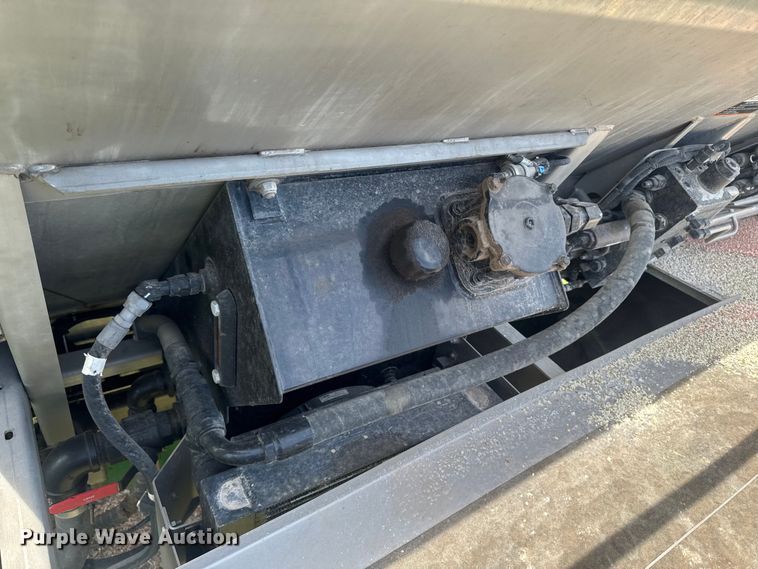 image for item YA3528 2020 John Deere F4365 applicator