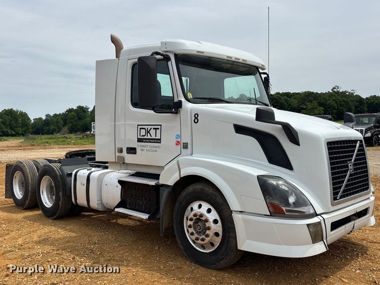 image for item DT0246 2015 Volvo Truck VNL semi truck