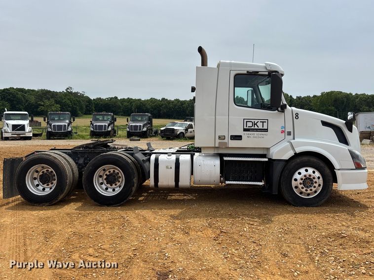 image for item DT0246 2015 Volvo Truck VNL semi truck
