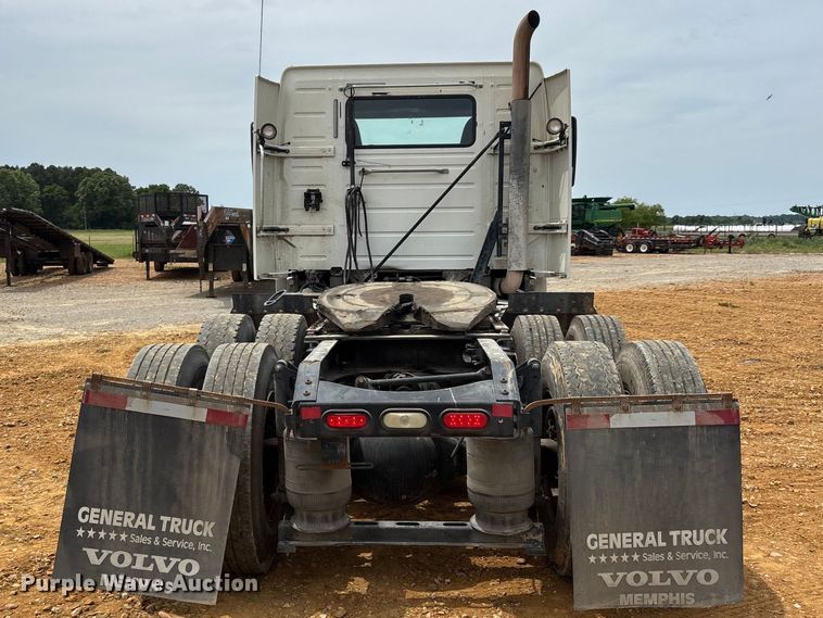 image for item DT0246 2015 Volvo Truck VNL semi truck