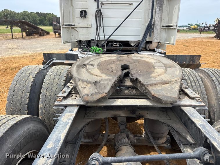 image for item DT0246 2015 Volvo Truck VNL semi truck
