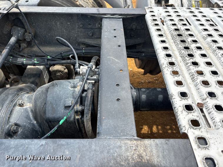 image for item DT0246 2015 Volvo Truck VNL semi truck