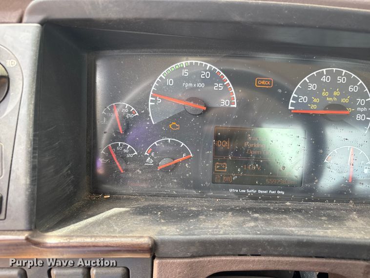 image for item DT0246 2015 Volvo Truck VNL semi truck