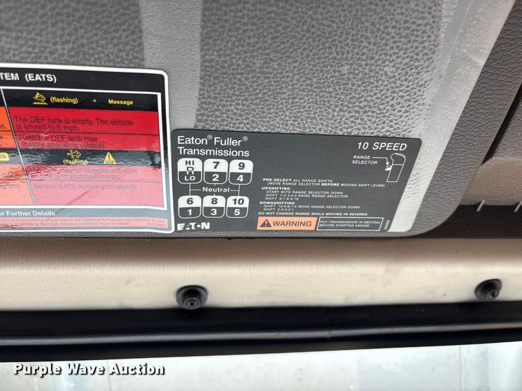 image for item DT0246 2015 Volvo Truck VNL semi truck