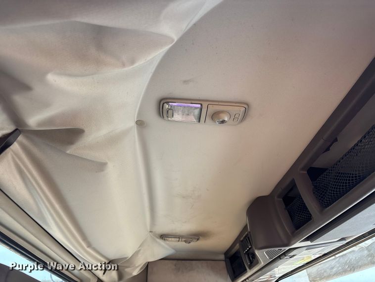 image for item DT0246 2015 Volvo Truck VNL semi truck