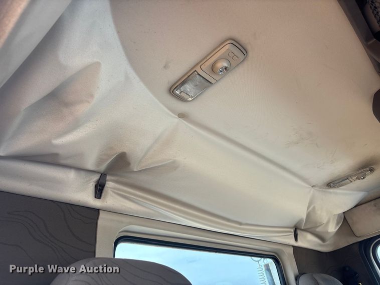 image for item DT0246 2015 Volvo Truck VNL semi truck