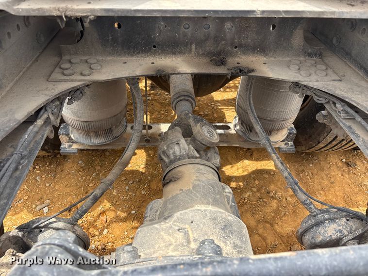 image for item DT0246 2015 Volvo Truck VNL semi truck