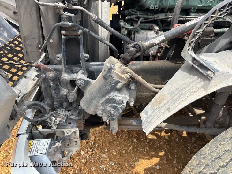 image for item DT0246 2015 Volvo Truck VNL semi truck